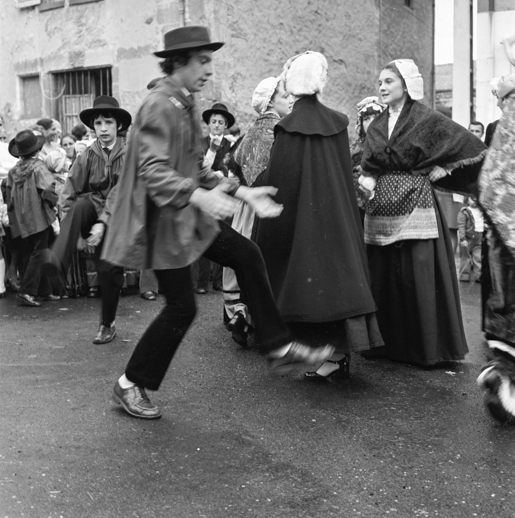 Le Chantou, groupe de danse folklorique, Mirefleurs, Avril 1973