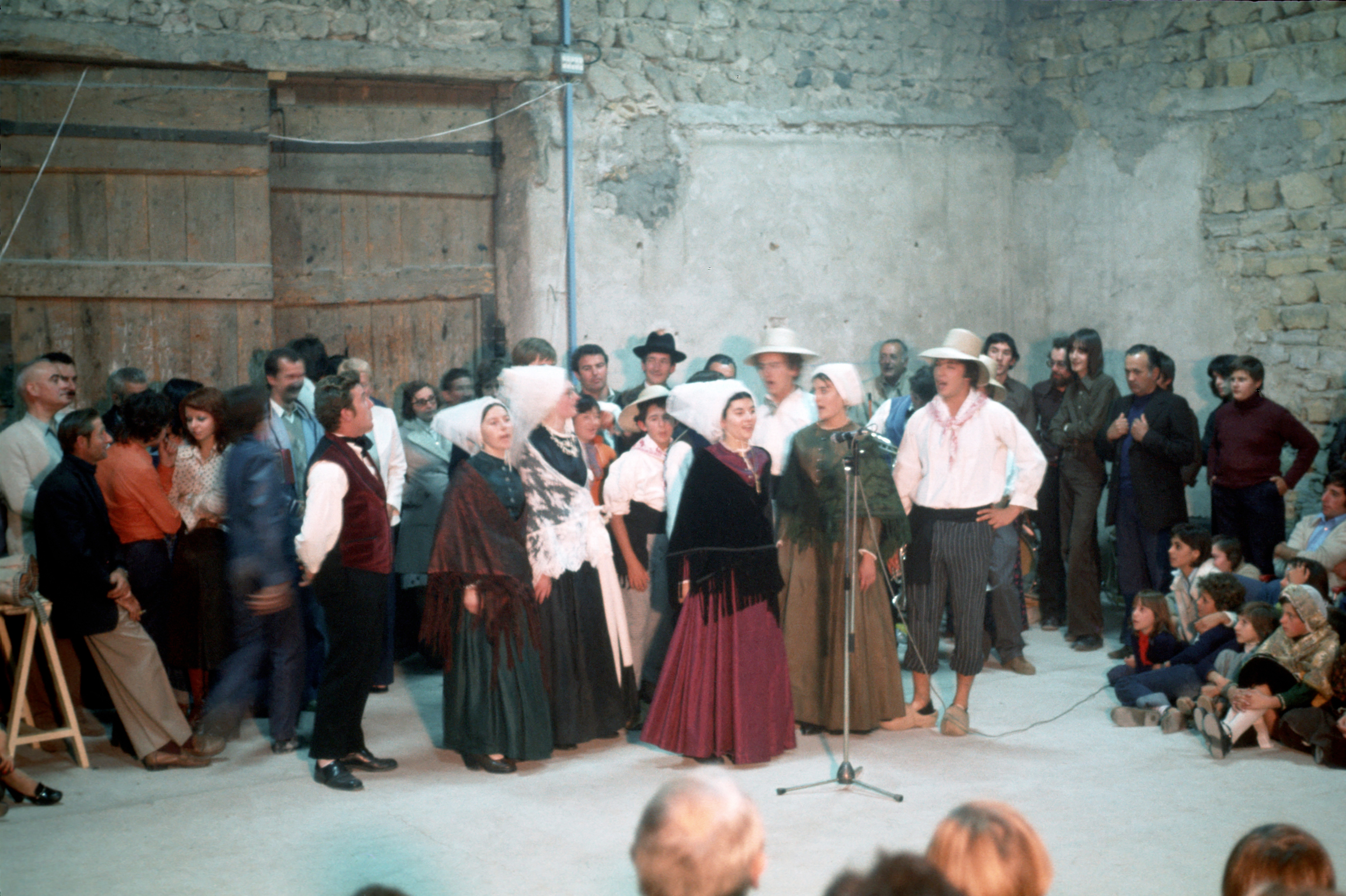 Fête avec les Magayants. Les Martres-de-Veyre. Septembre 1976