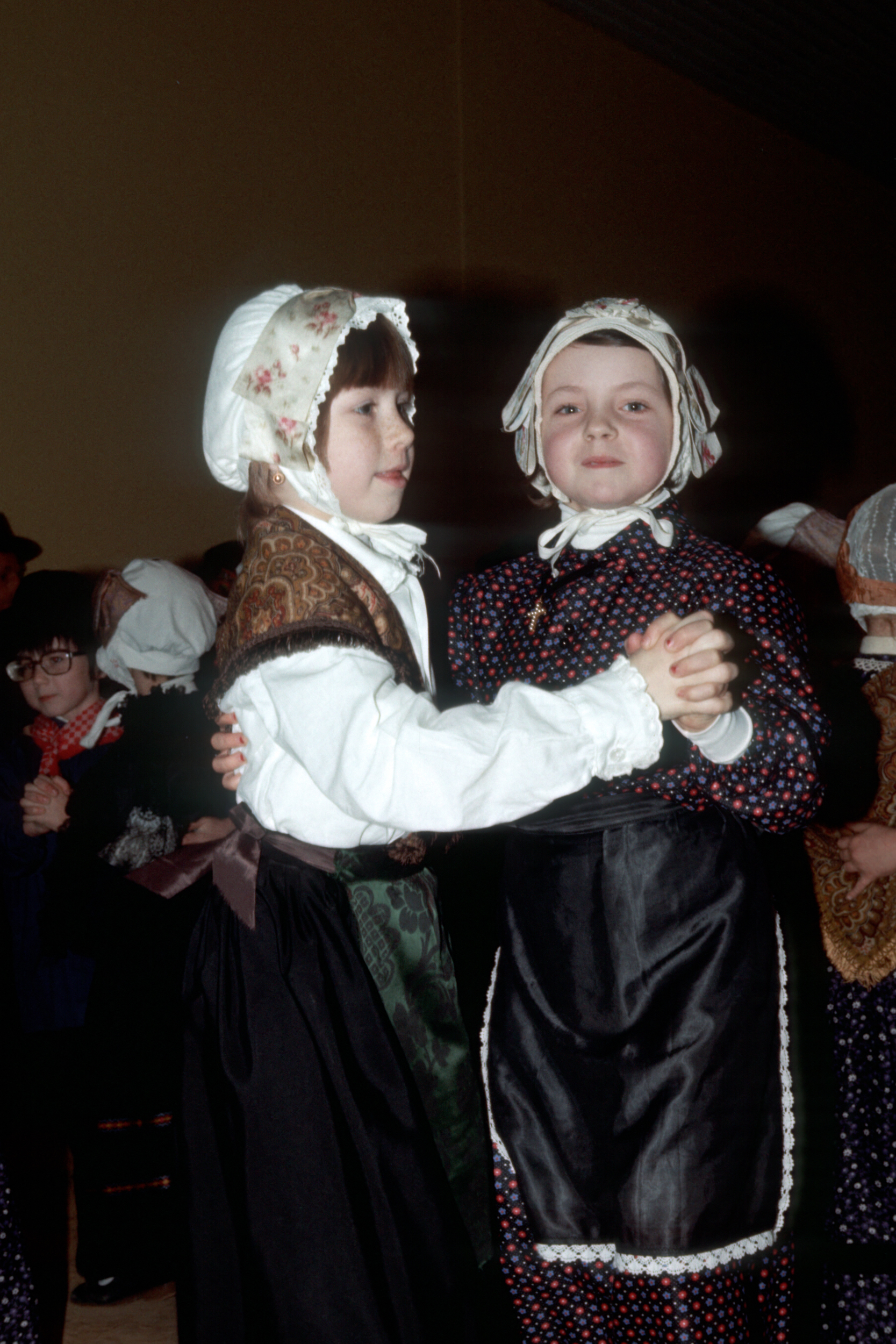 Chantou, goûter des personnes agées, salle des Fêtes, janvier 1978