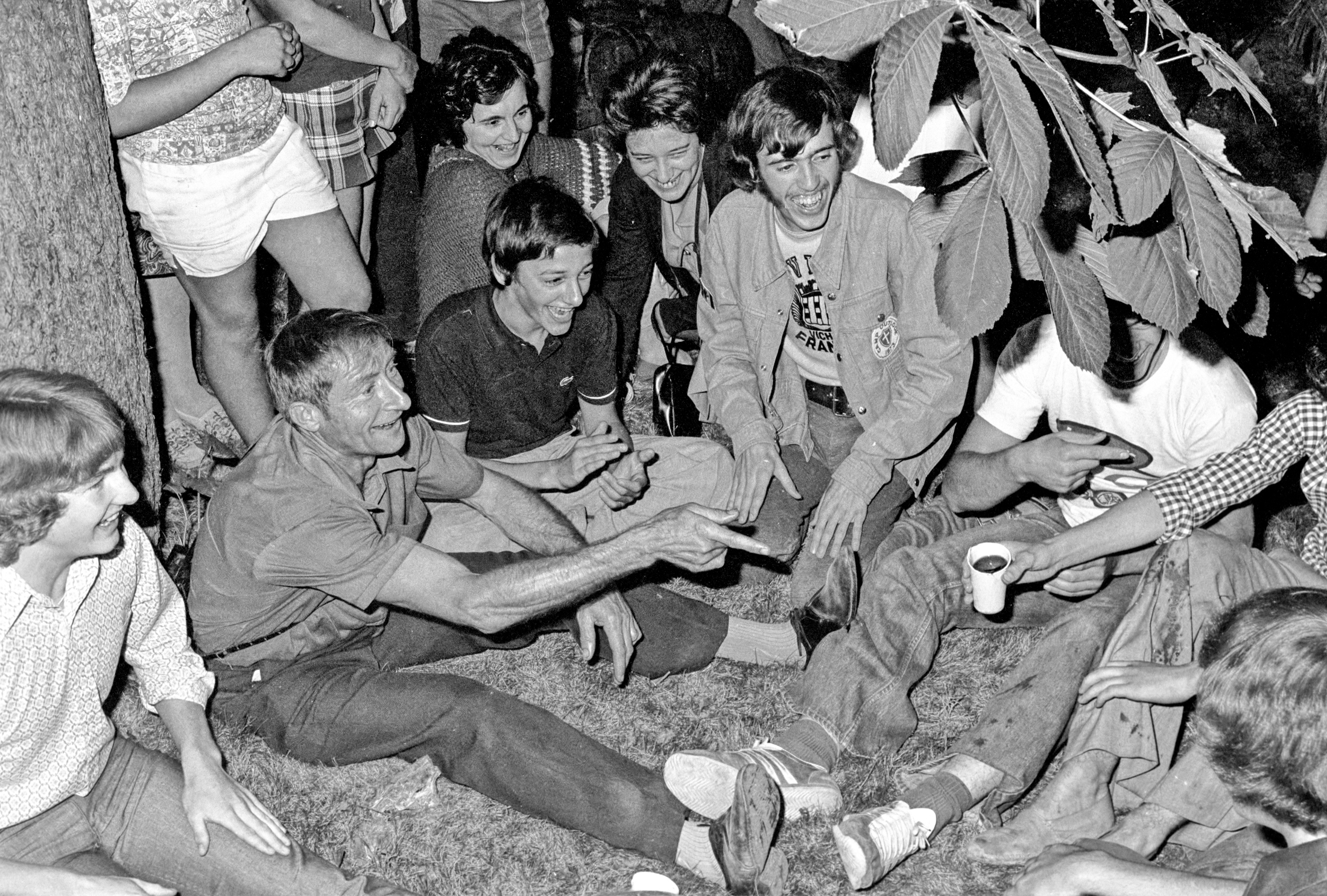 Accueil d'une délégation de jeunes canadiens suite au jumelage des Martres-de-de-Veyre et de Wynyard, aôut 1973