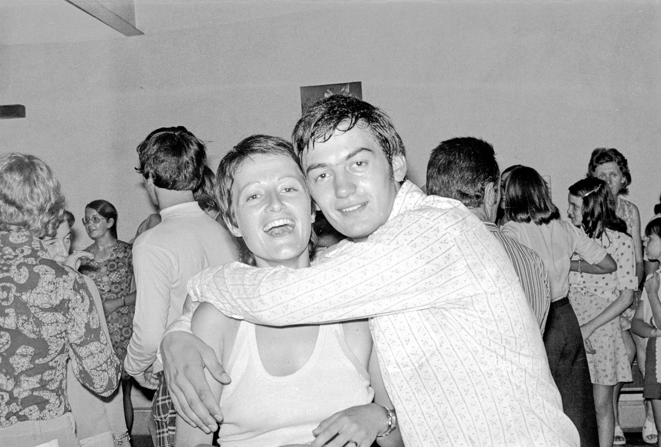 Accueil d'une délégation de jeunes canadiens suite au jumelage des Martres-de-de-Veyre et de Wynyard, aôut 1973